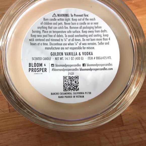 Bloom and Prosper-Golden Vanilla & Vodka scented candle - Picture 4 of 4
